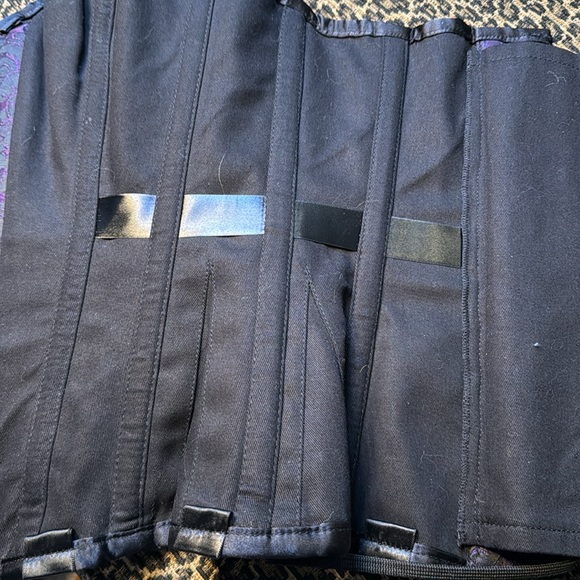 Black and Purple Lace Corset Size 26 - Picture 13 of 14